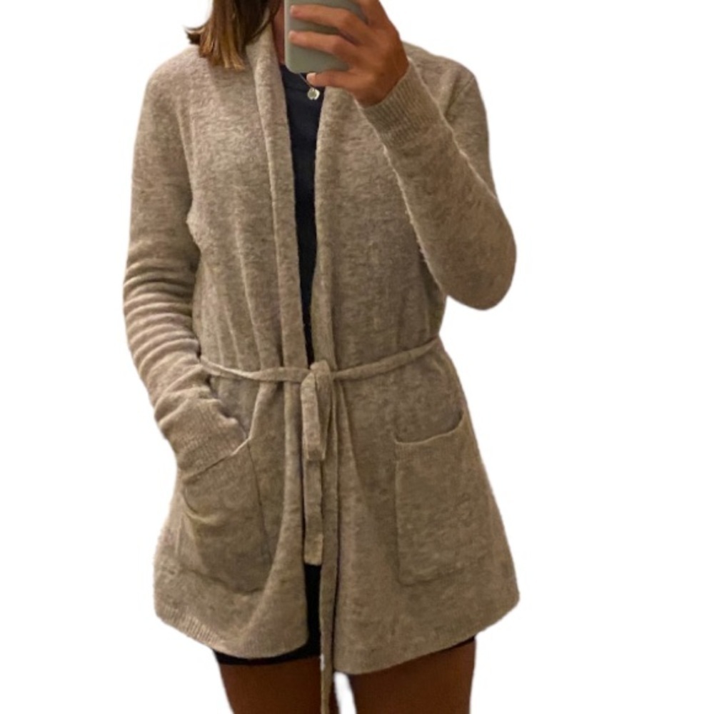 Banana Republic super soft belted cardigan with pockets. Size Xs